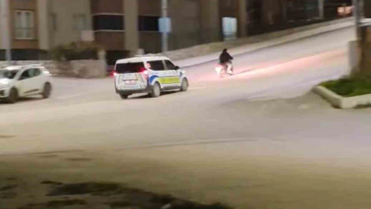 ’Dur’ ihtarına uymayan motosikletli böyle kaçtı