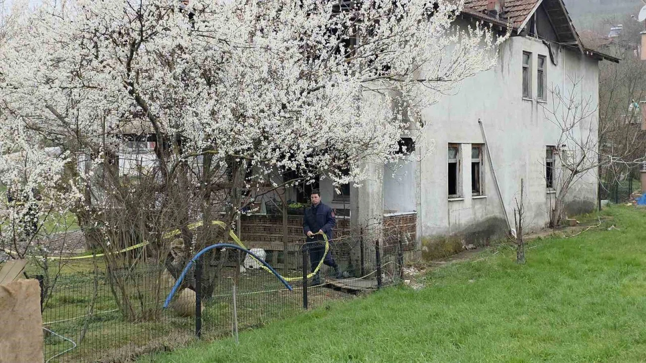 Düzce’de sahur vakti çıkan ev yangınında yaşlı kadın hayatını kaybetti