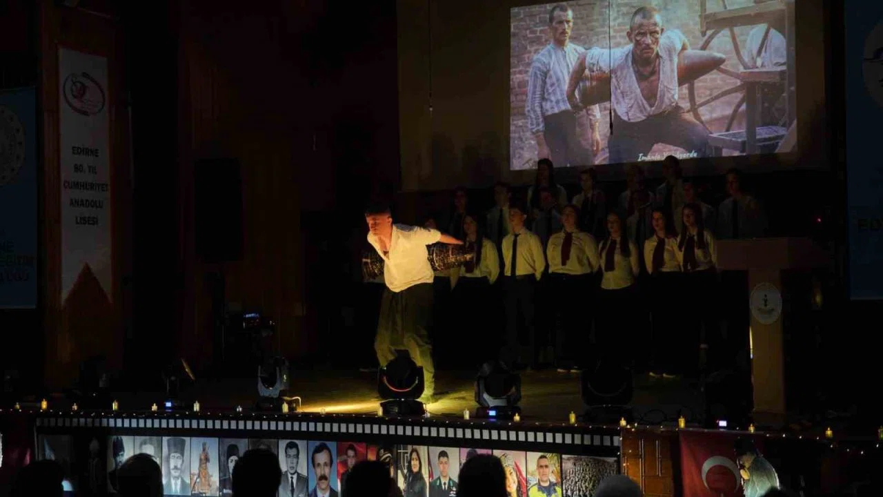 Edirneli öğrencilerin 18 Mart gösterileri duygulandırdı