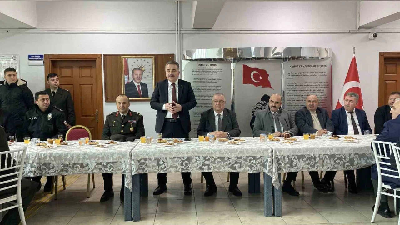 Edremit protokolü bayramlaşmada buluştu