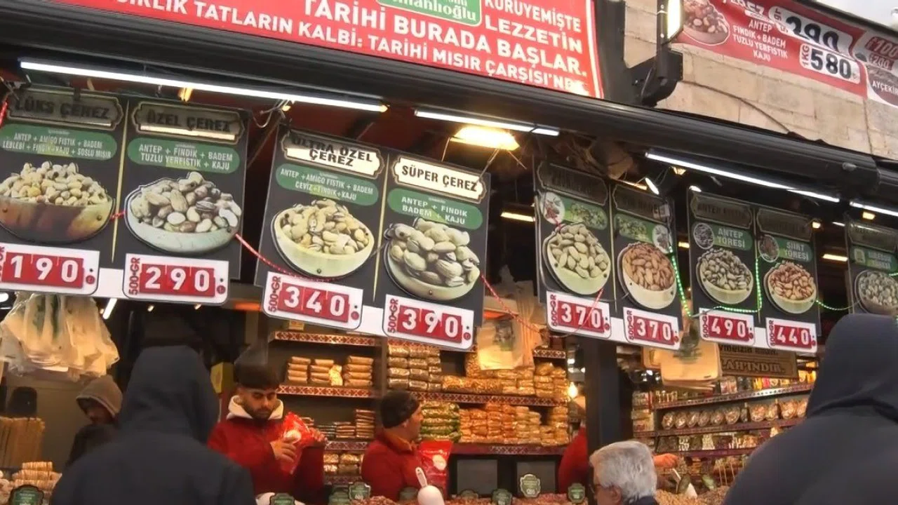 Eminönü’nde bayram alışverişi hareketliliği