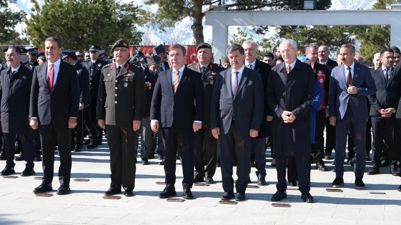 Erzincan’da 18 Mart Töreni: Şehitler dualarla anıldı