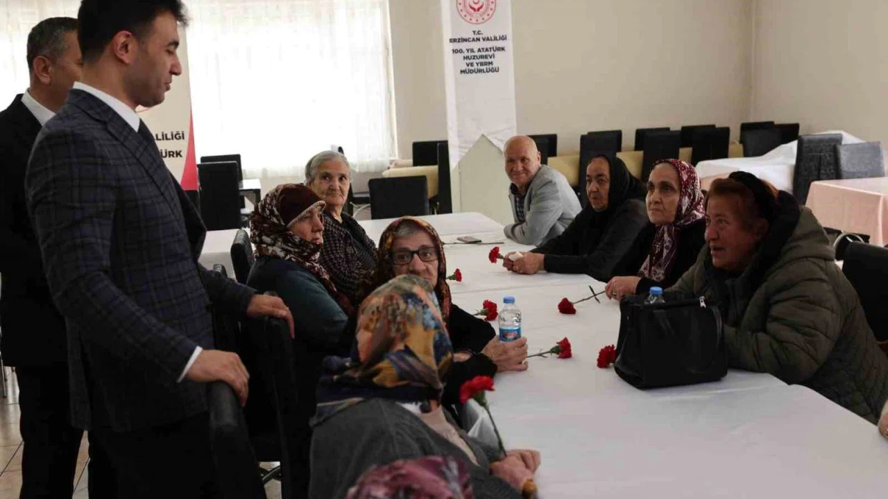 Erzincan’da huzurevi sakinleriyle bayramlaşıldı