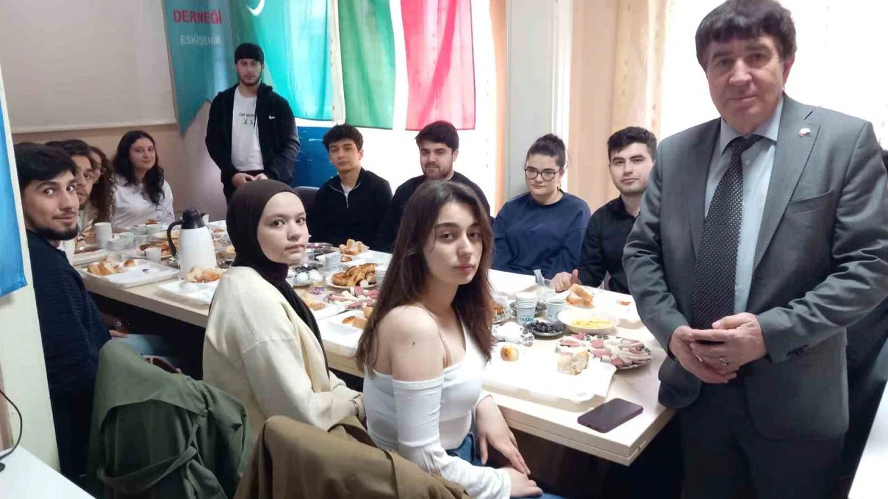 Eskişehir’de okuyan Türk dünyası öğrencileri kahvaltıda buluştu