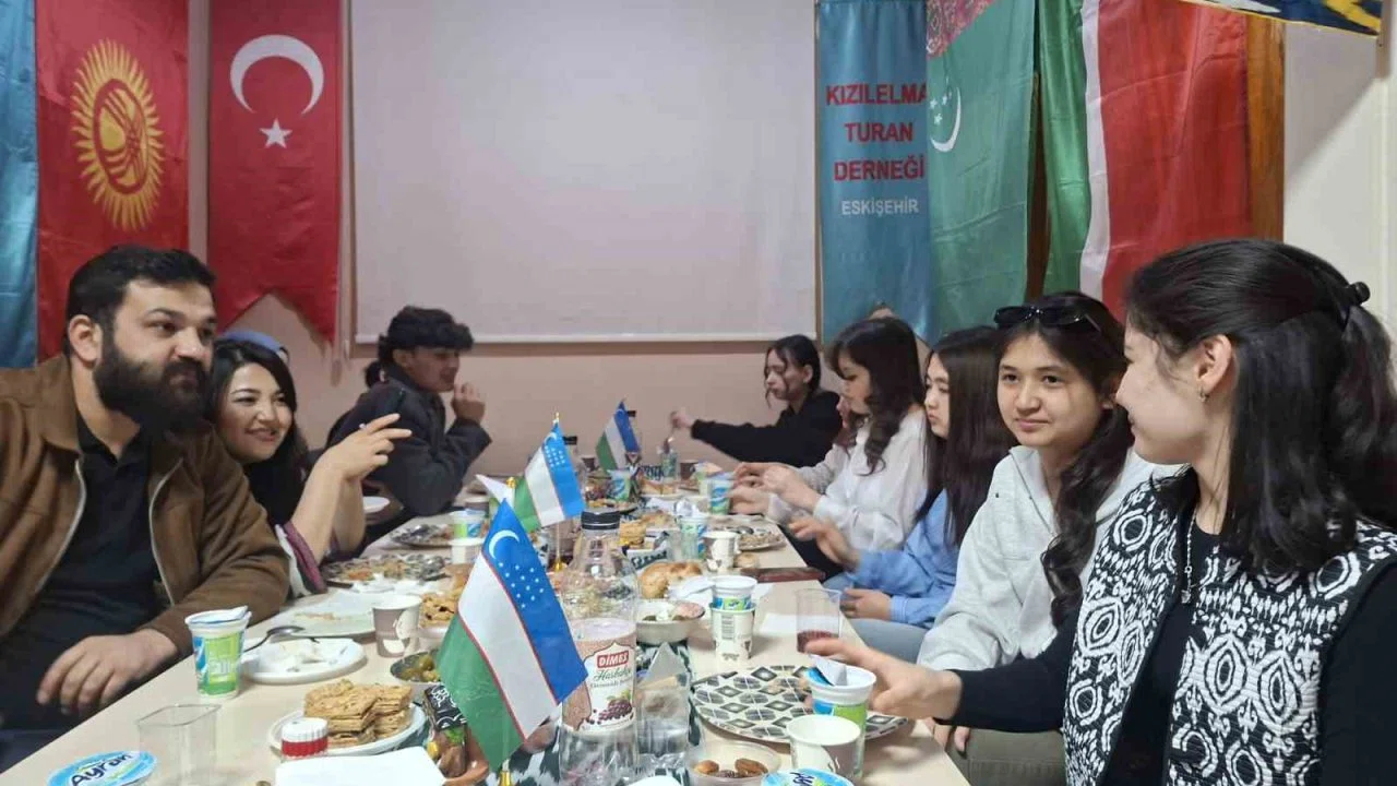 Eskişehir’deki üniversitelerde okuyan Özbekistanlı öğrenciler iftar programında buluştu