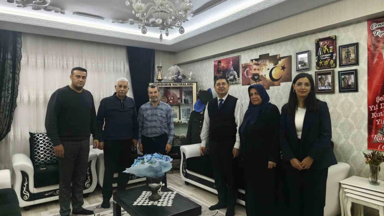 Gazetecilerden şehit ailesine anlamlı ziyaret