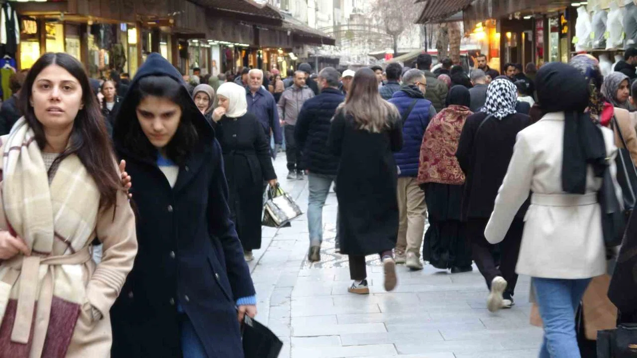 Gaziantep’te bayram alışverişinde adım atacak yer kalmadı