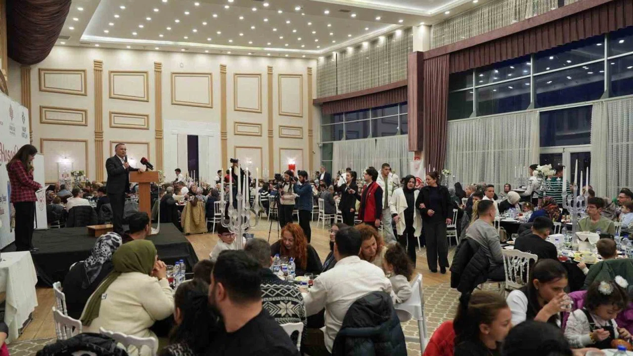 Gaziantep’te koruyucu aileler ve çocukları iftarda buluştu