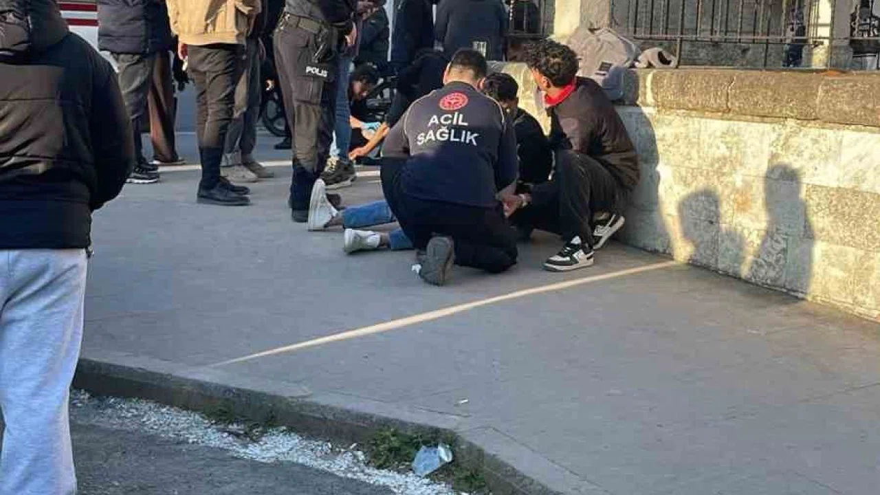 Gelibolu’da bıçaklı kavga: 3 yaralı