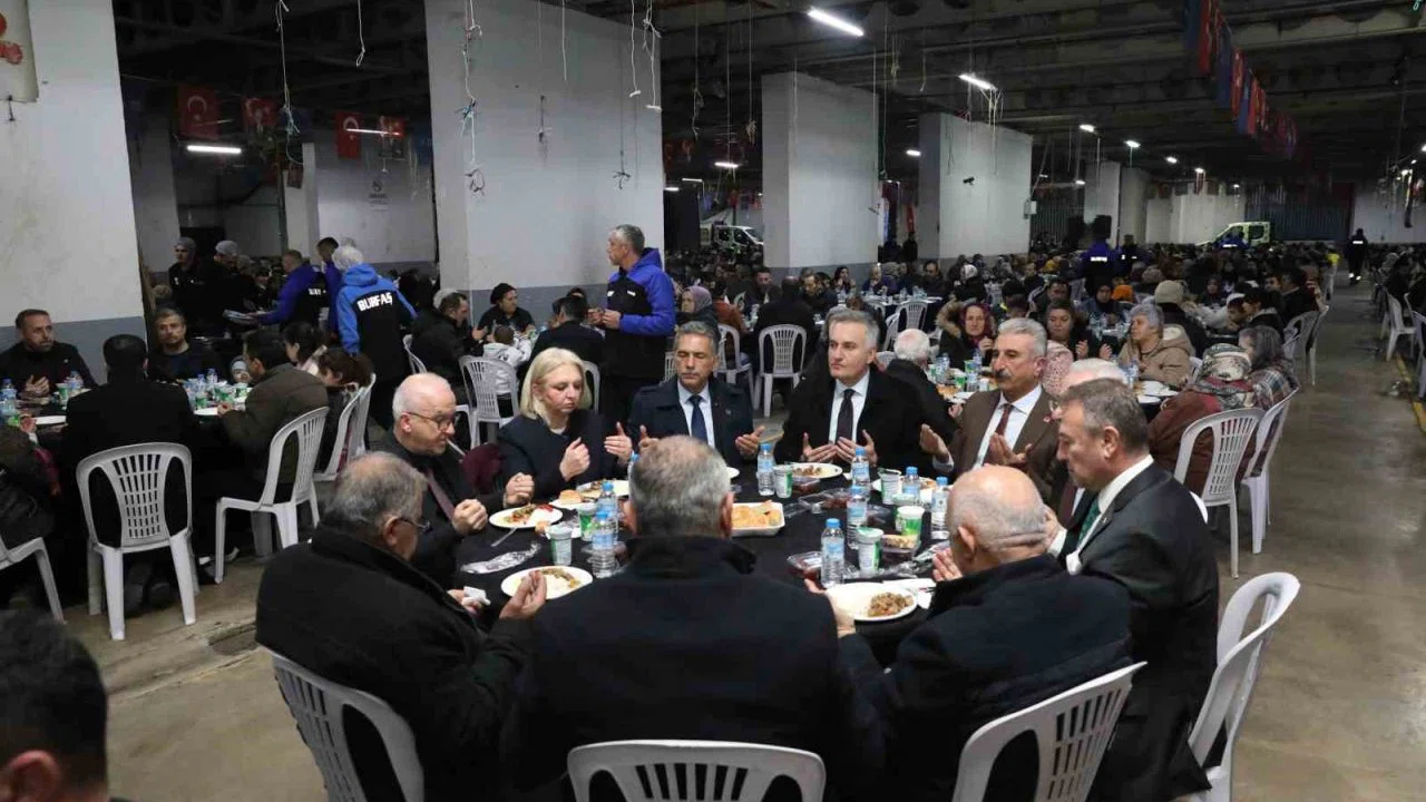 Gemlikliler dayanışma sofrasında buluştu