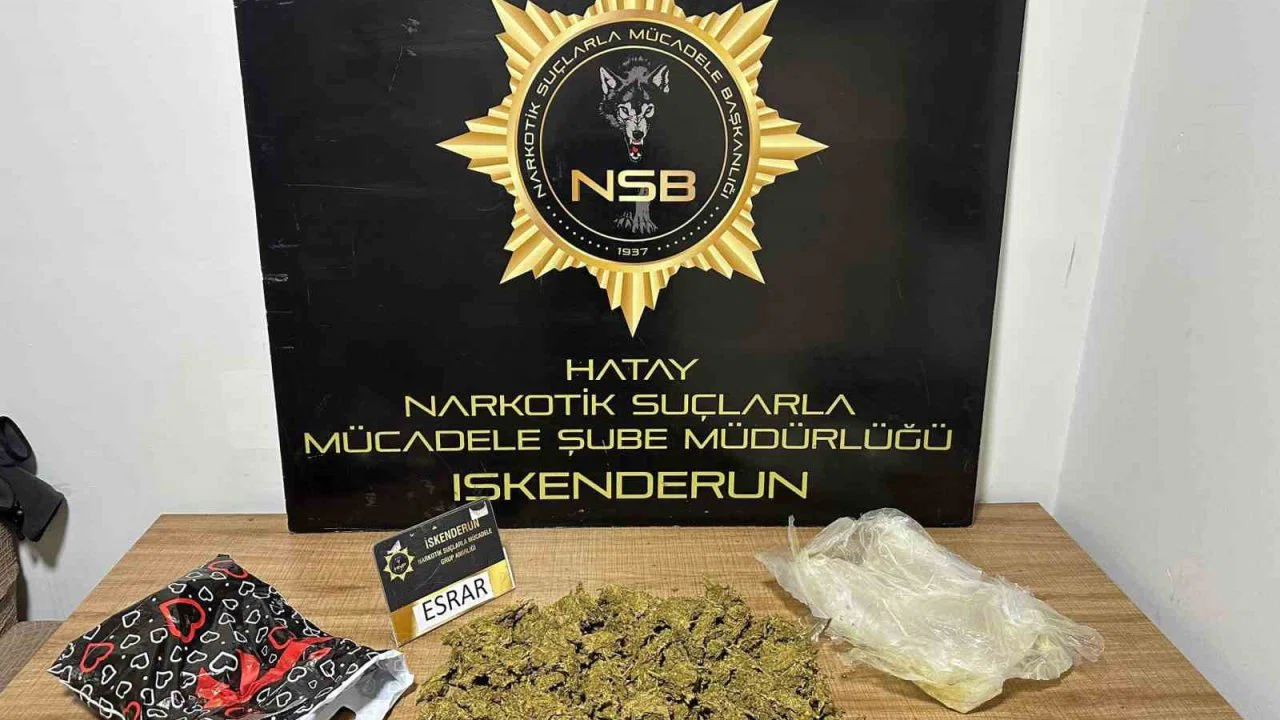 Hafif ticari aracın gizli bölmesinden esrar çıktı