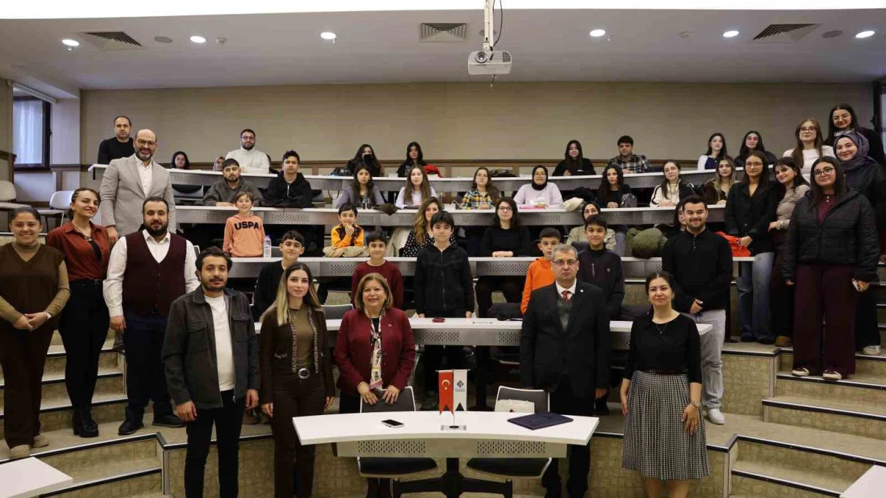 HKÜ’de Çanakkale Deniz Zaferi ve İstiklal Marşı ruhu anlatıldı