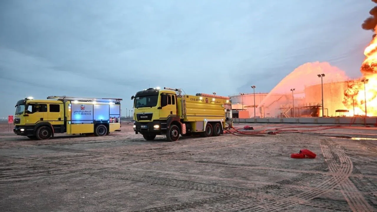 İran, Bahreyn’de yakıt tanklarını vurdu