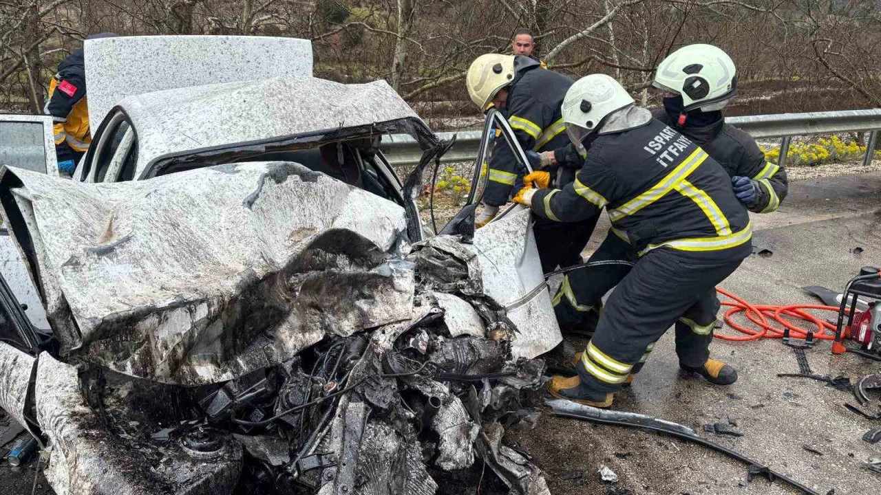 Isparta’da feci kaza nişanlı çifti hayattan kopardı