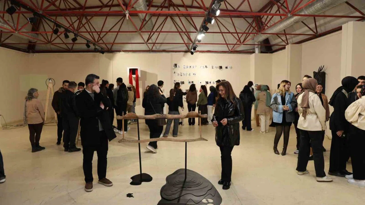 İyimserlik Etrafında Kayıtlar karma sergisi açıldı