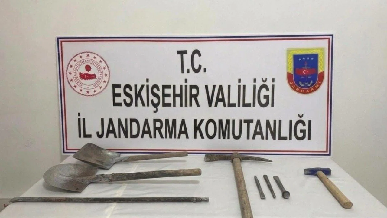 Kaçak kazı yapan 3 şüpheli suçüstü yakalandı