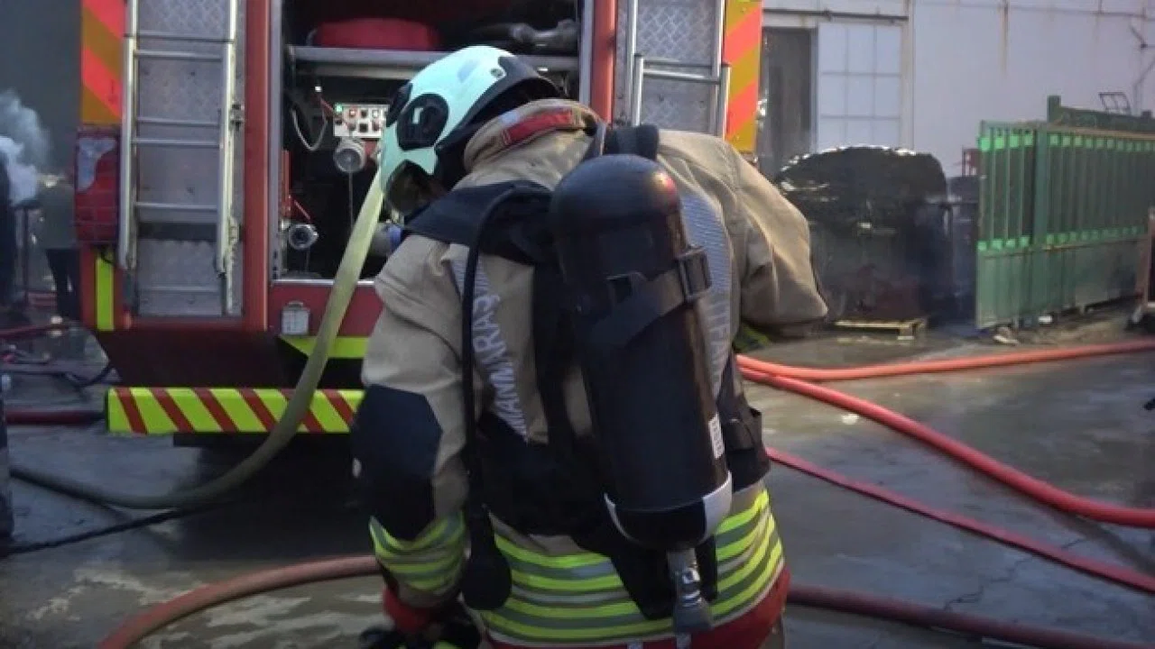 Kahramanmaraş’ta yangına müdahale eden itfaiye eri darbedildi