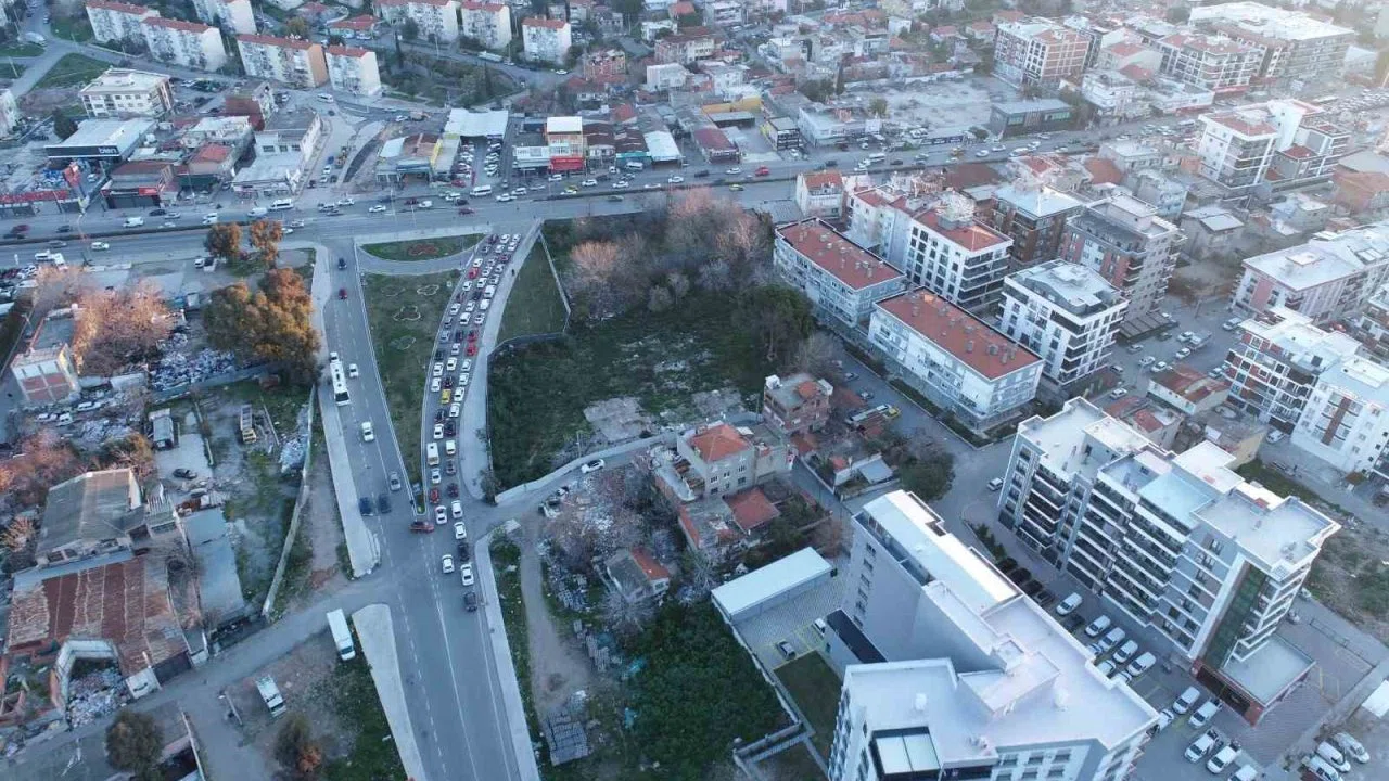 Karşıyaka’da kesintisiz ulaşım için yoğun tempo