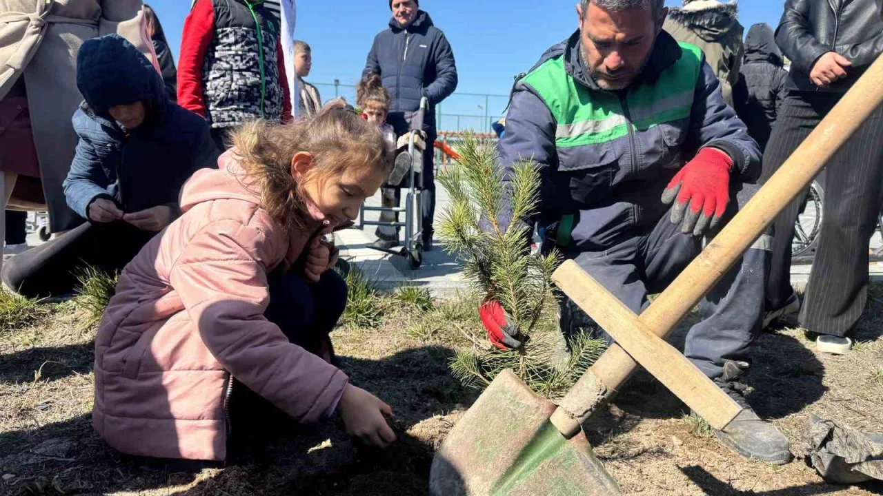 Kayseri Büyükşehir’den özel çocuklarla anlamlı ağaç dikim etkinliği