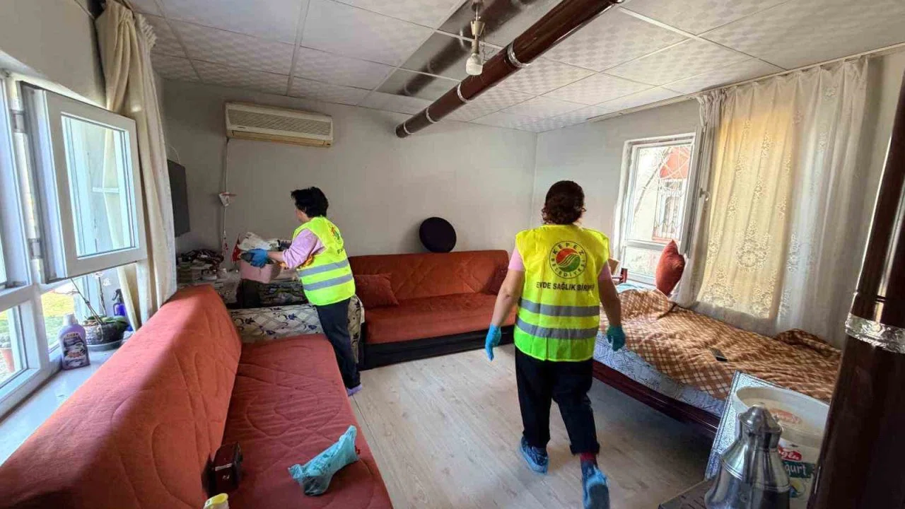 Kepez’den şehit ve gazi evlerinde bayram temizliği