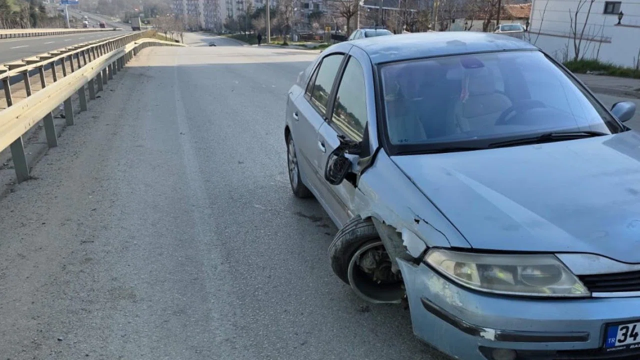 Keşan’da refüje çarpan otomobilin sürücüsü yaralandı