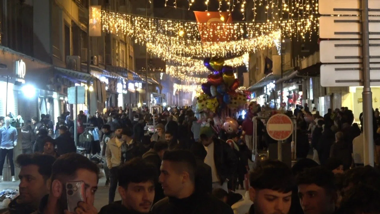 Kilis’te iftar sonrası Cumhuriyet Caddesi hareketlendi