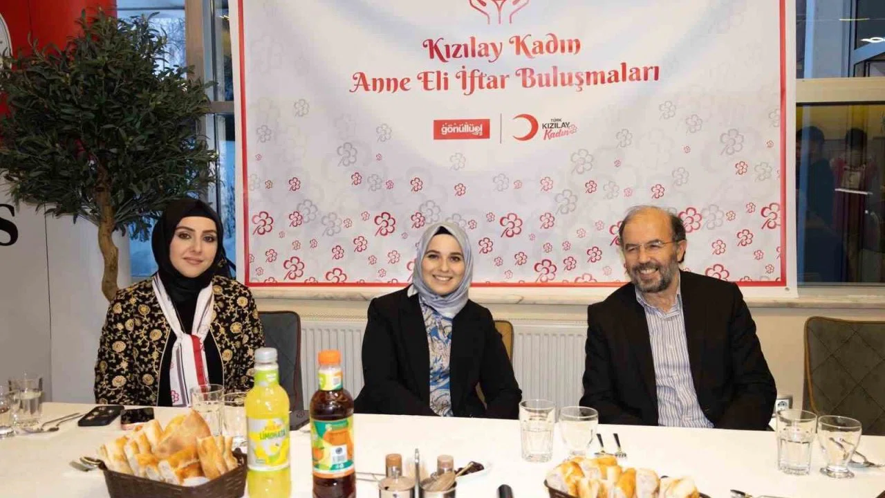 Kızılay Kadın’dan anlamlı iftar: Yetimler unutulmadı