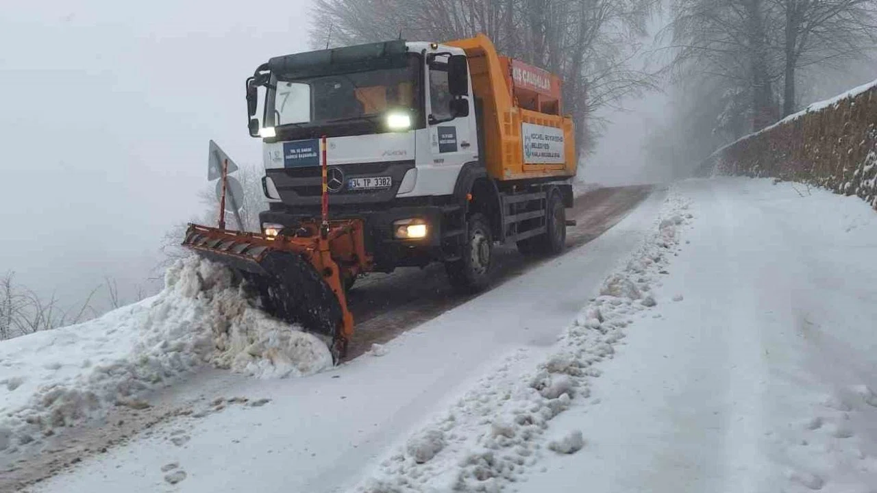 Kocaeli’nin yüksek kesimleri bayram sabahı beyaza büründü