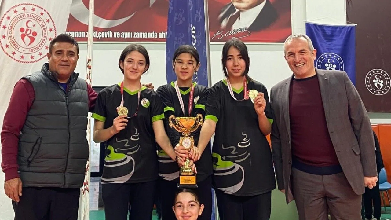Köyceğiz Toparlar Ortaokulu Kız Takımı Floor Curling İl Şampiyonu oldu