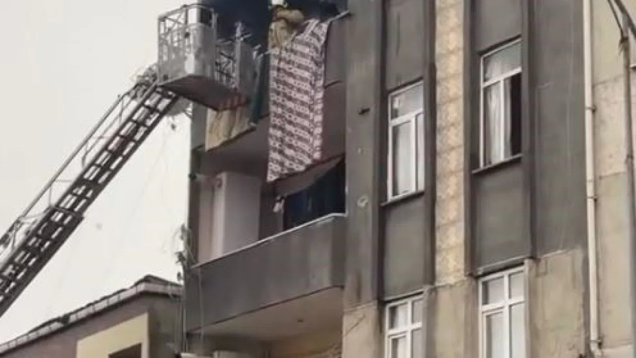 Küçükçekmece’de korkutan yangın: 5 kişi dumandan etkilendi
