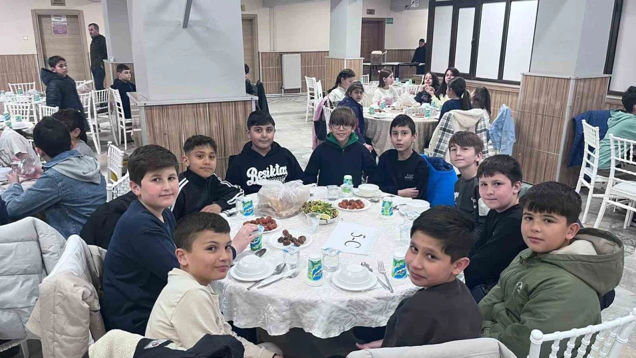 Kurtuluş İhsan Küçükarslan Ortaokulu’nda geleneksel iftar coşkusu
