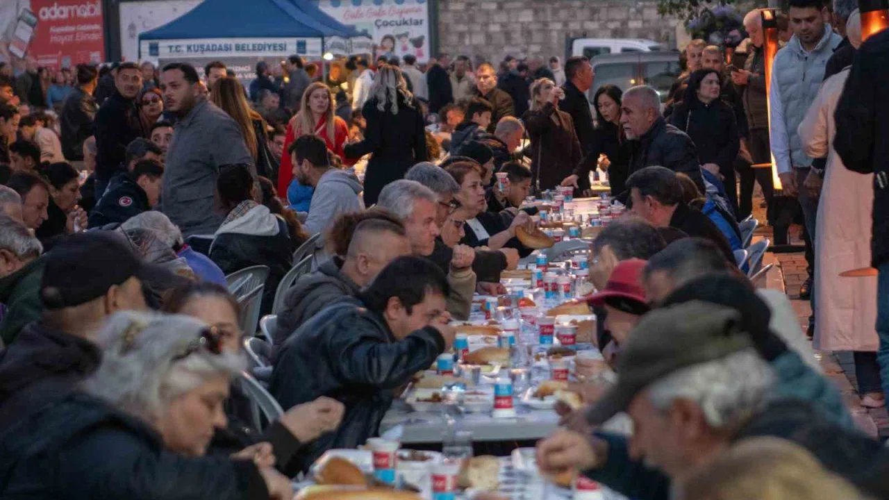 Kuşadası, Başkan Günel için tek yürek oldu