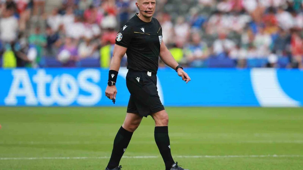 Liverpool - Galatasaray maçını Szymon Marciniak yönetecek