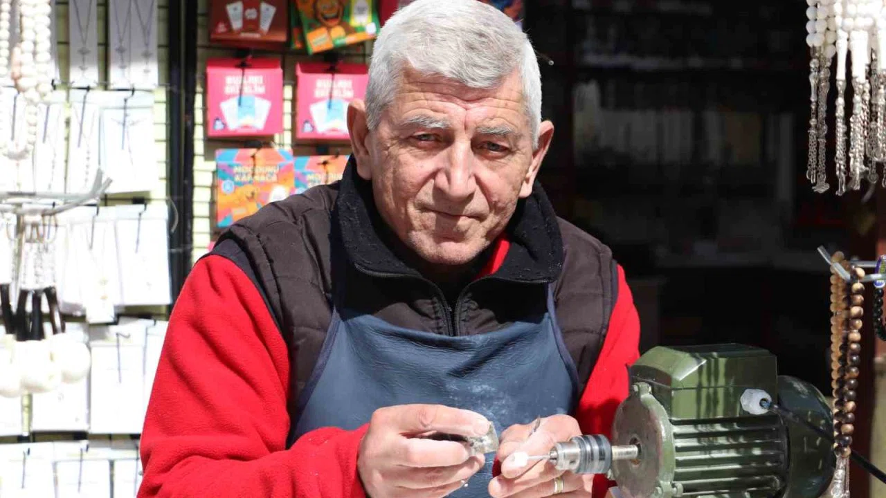 Lüle taşı ustası Mehmet Çalışkandinç bayram hareketliliğini değerlendirdi