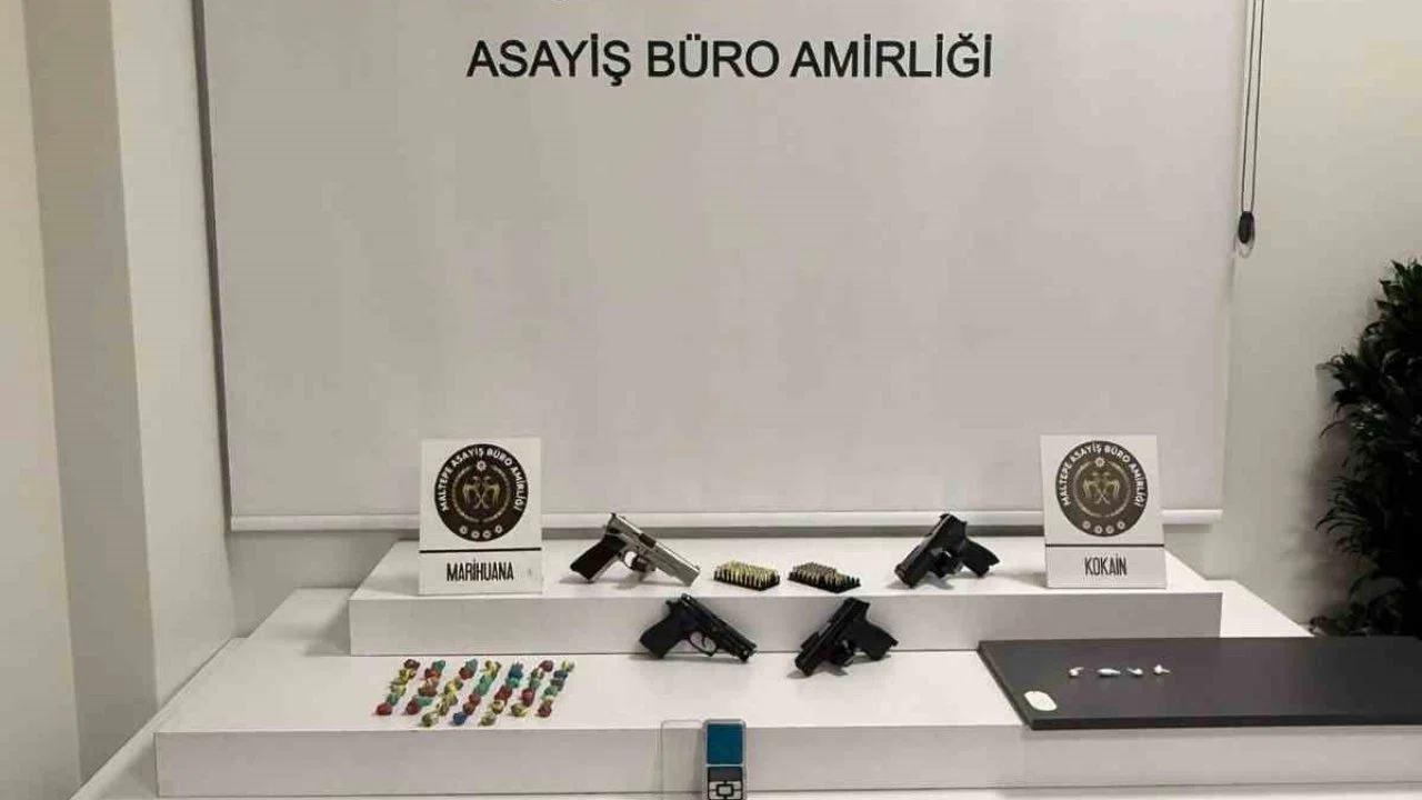 Maltepe’de uyuşturucu operasyonu: Manyetik kartlı zuladan yüklü miktarda para ve silah çıktı