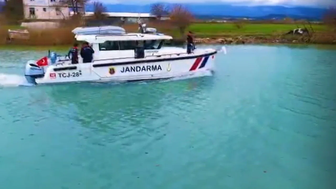 Manavgat’ta jandarmadan deniz ve ırmakta bayram mesaisi