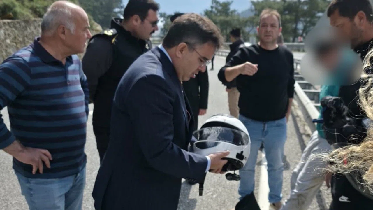 Marmaris çıkışındaki motosiklet kazasında kask hayat kurtardı