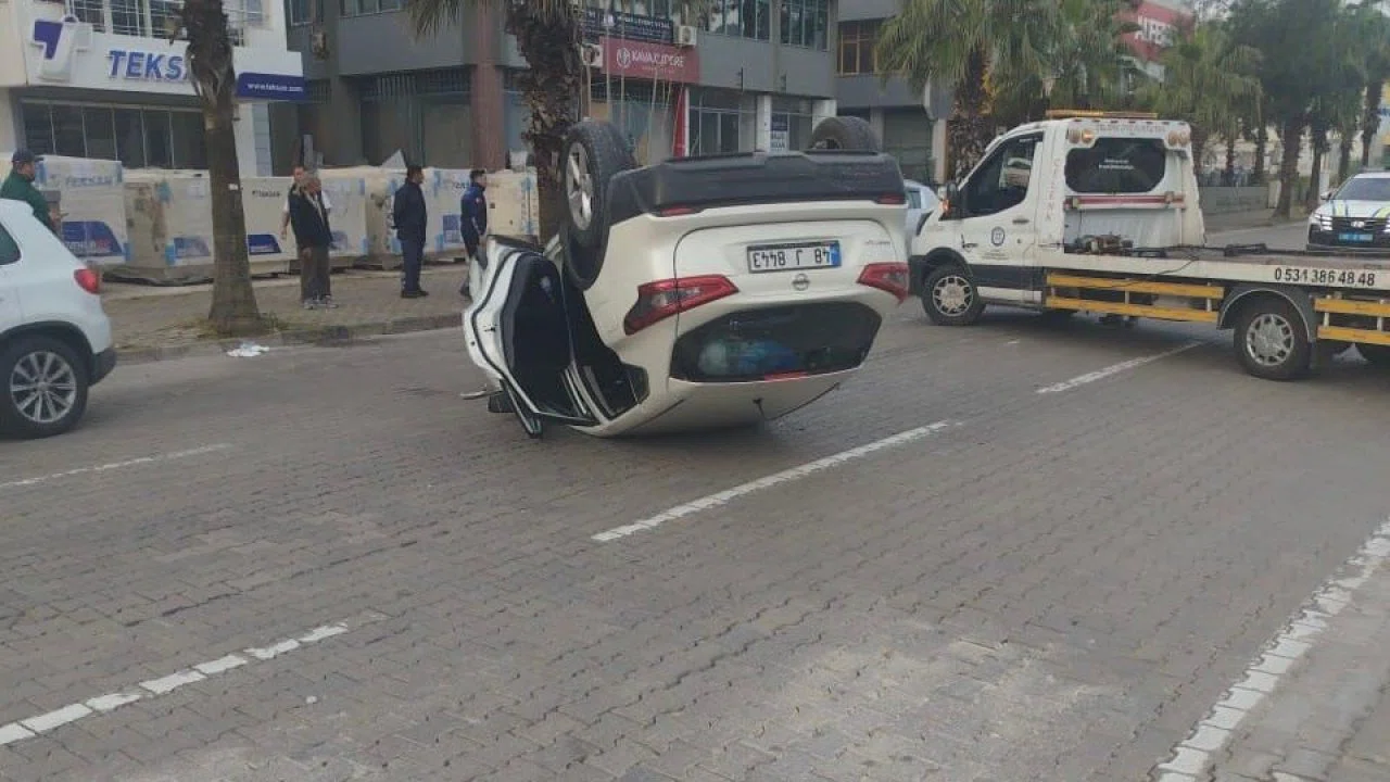 Marmaris’te otomobil takla attı: 2 kişi hafif yaralandı