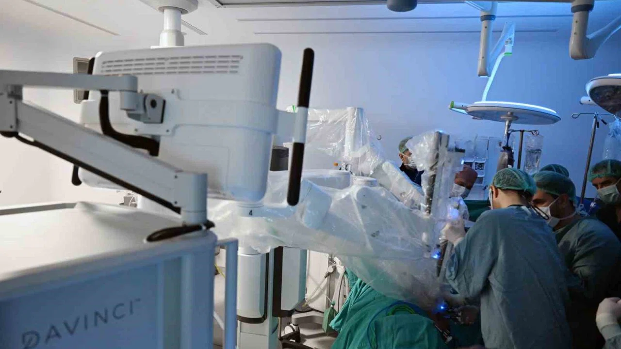 MCBÜ Hafsa Sultan Hastanesi’nde Robotik Cerrahi dönemi başladı