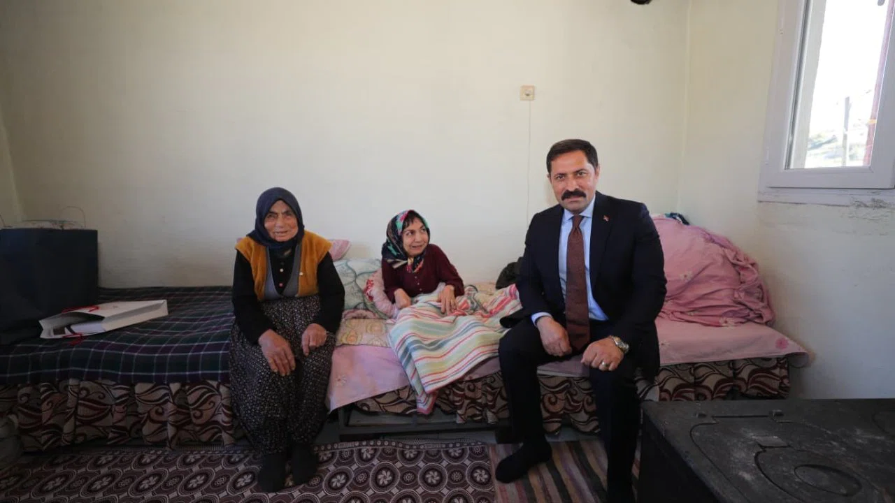 Merhametiyle Türkiye’ye örnek olan 80 yaşındaki anne ve ömrünü adadığı 61 yaşındaki engelli kızının Vali’yle sohbetleri yürekleri ısıttı