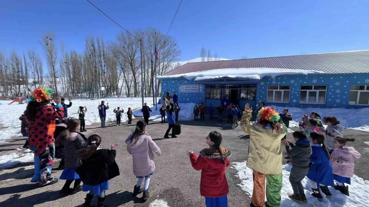 ’Merkez Her Yerde’ projesi kapsamında köy okulunda etkinlik düzenlendi