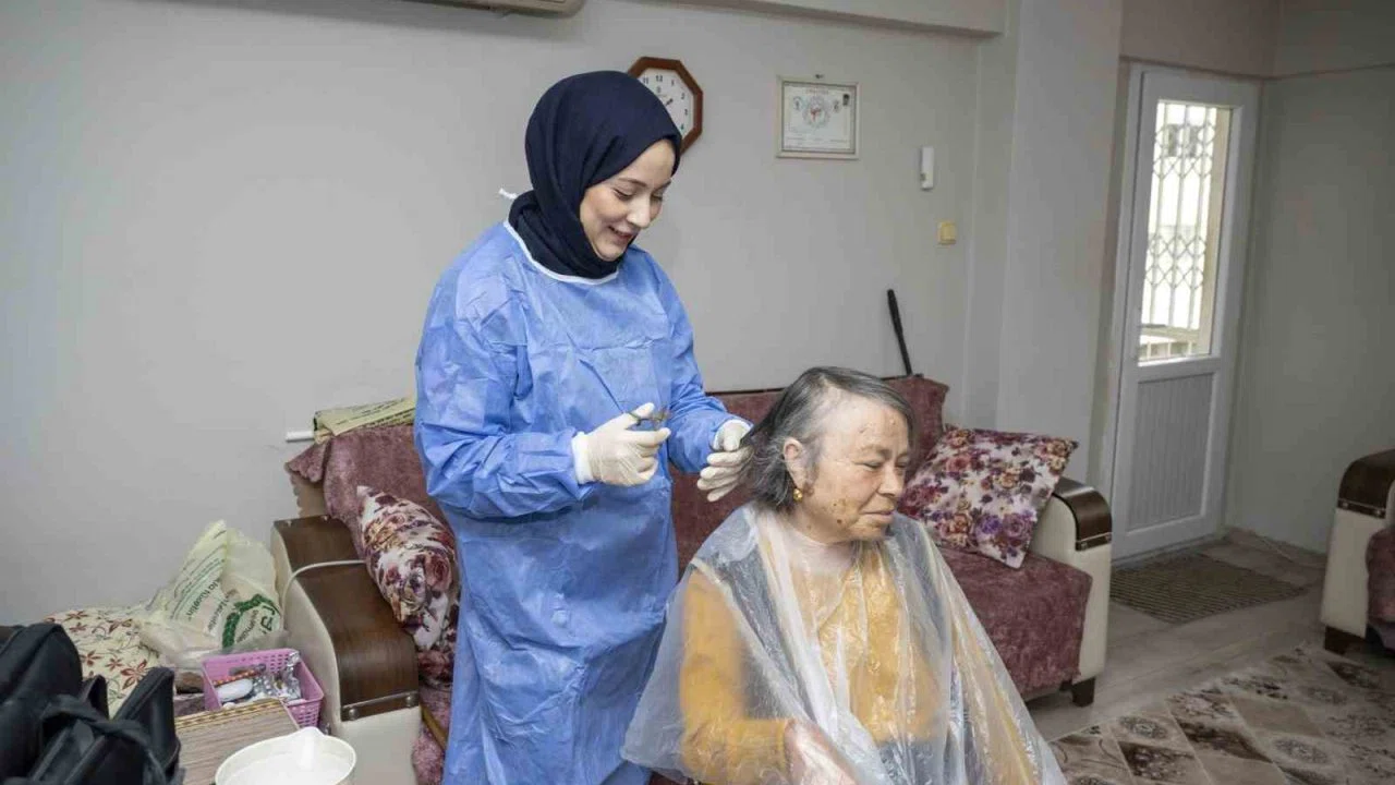 Mersin Büyükşehir Belediyesinden yaşlılara bayram desteği