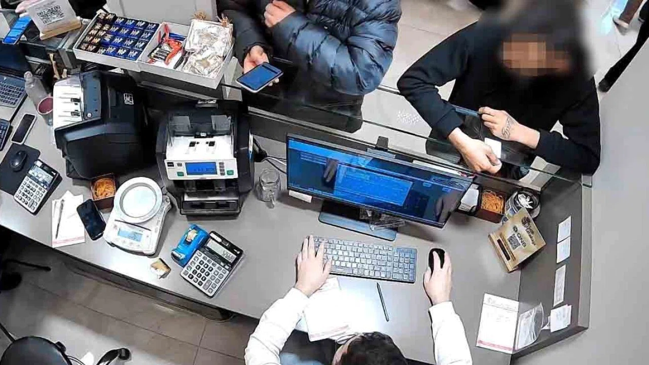 Mersin’de dolandırıcılık şebekesine operasyon: 9 gözaltı