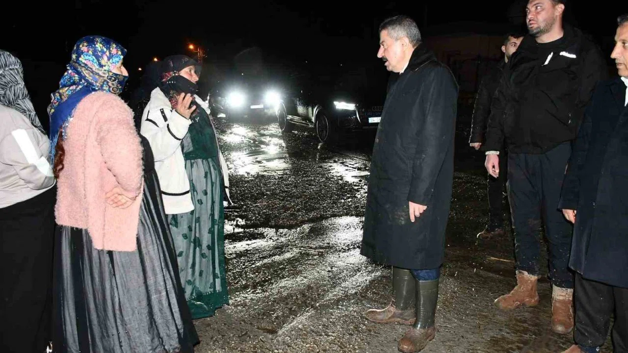 Milletvekili Arslan Tatar Kasrik’teki sel bölgesinde incelemelerde bulundu