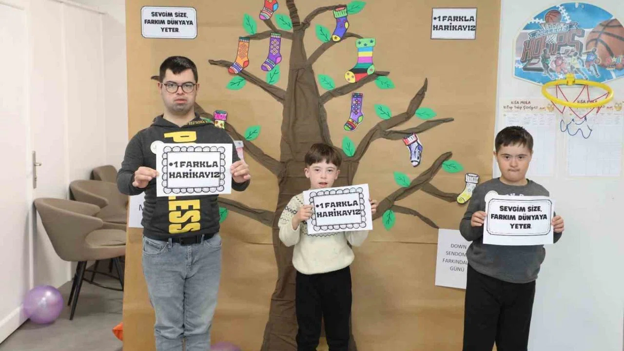 Muğla’da çoraplar farkındalık için boyandı