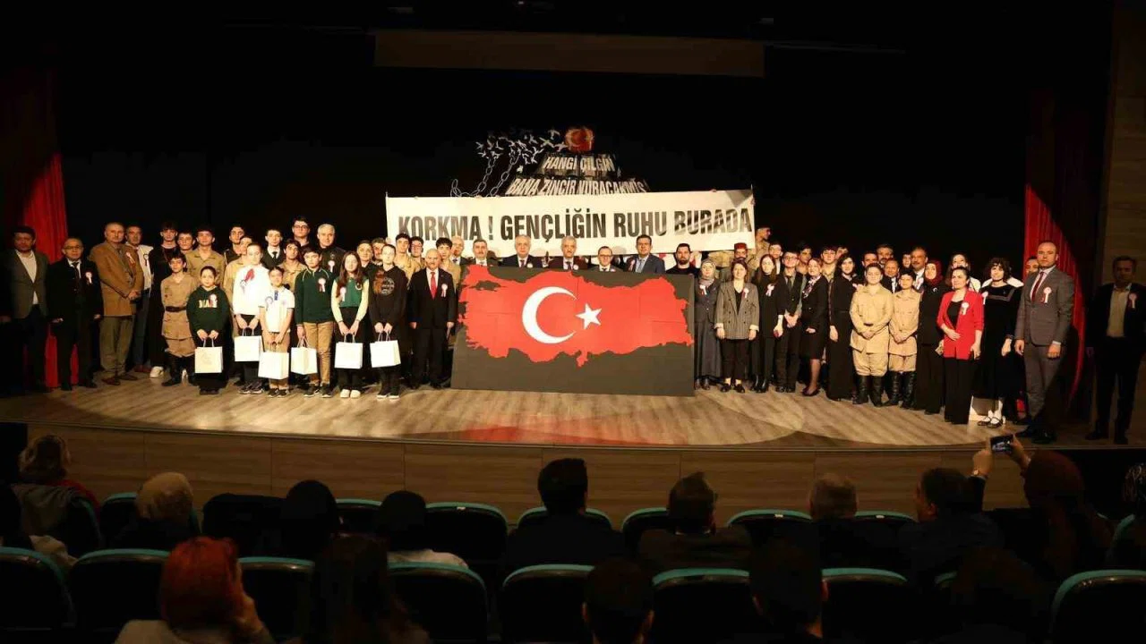 Öğrencilerden İstiklal Marşı’na anlamlı program
