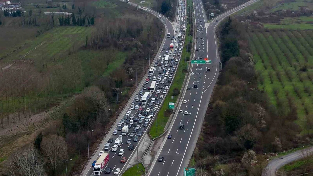 Otoyolda bayram yoğunluğu artarak devam ediyor