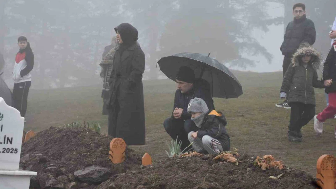 Ramazan Bayramı öncesi mezarlıklara akın ettiler: Kabir başında dua ve gözyaşı