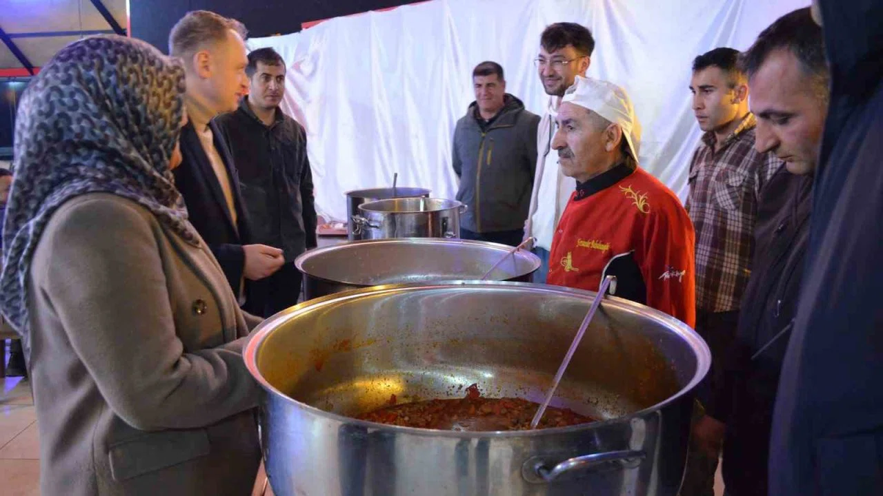 Ramazan’da devletin şefkat eli: Bulanık’ta 27 bin kişiye sıcak yemek ulaştırıldı