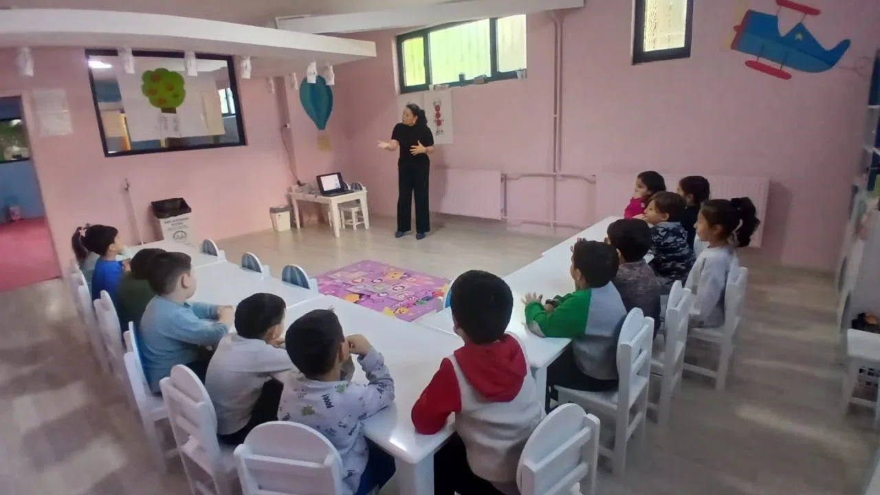 Sağlık personelinden minik öğrencilere hijyen eğitimi